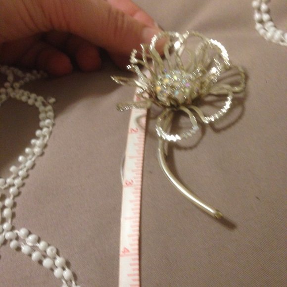 Flower rhinestone brooch - Picture 4 of 5